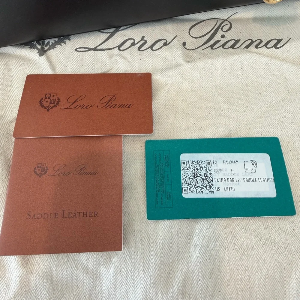 Loro Piana Extra Bag L27 in black smooth calfskin; worn 5x - Picture 9 of 11